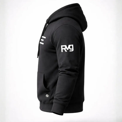 Sudadera RAVGE Clasic Rckiss, vista lateral con logo RVG en manga, color negro, hoodie fitness MMA
