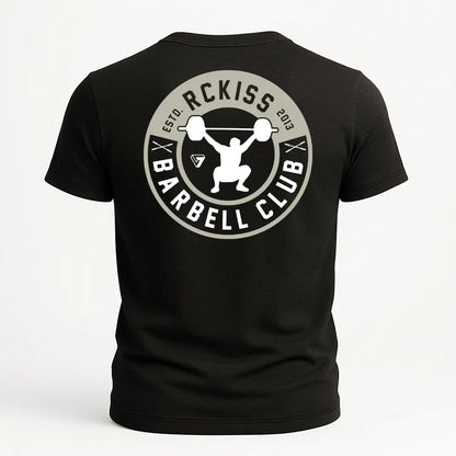 Playera RCKISS Barbell Badge negra con logo Barbell Club blanco grande, vista frontal