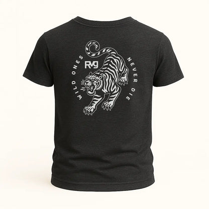 Playera RVG Wild Ones RAVGE Rckiss, diseño trasero tigre negro "Wild Ones Never Die" con logo RVG, color negro, MMA streetwear hombre
