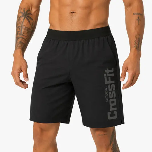 Atleta usando el Short RCKISS Flanker CF NOIR color Negro Abismo, corte largo 17 pulgadas para crossfit y gym