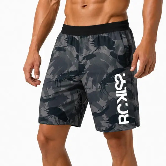 Atleta usando el Short RCKISS Tide color Camo Brush, corte largo 17 pulgadas para crossfit y gym