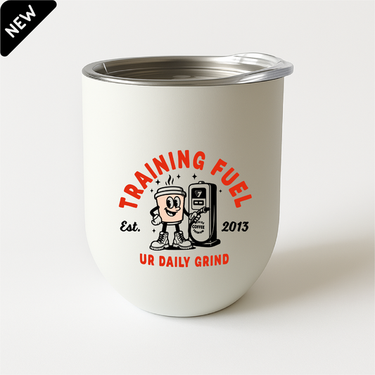TERMO REDONDO DE CAFE CON BOQUILLA DE PLASTICO COLOR BLANCO CON UNA ILUSTRACION DE DISEÑO TRAINIGN FUEL