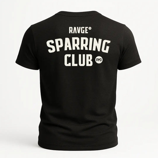 Playera negra RAVGE Sparring Club con estampado en espalda y logo RVG, disenada para uso urbano y entrenamiento.